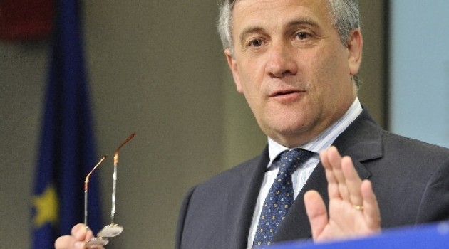 Tajani rinuncia a indennità, scelta di coscienza
