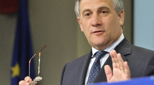 Tajani rinuncia a indennità, scelta di coscienza Tajani rinuncia a indennità, scelta di coscienza