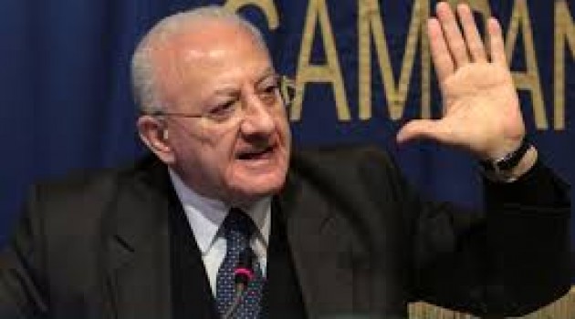 De Luca: “Sud condannato a morte senza fondi europei” De Luca: “Sud condannato a morte senza fondi europei”