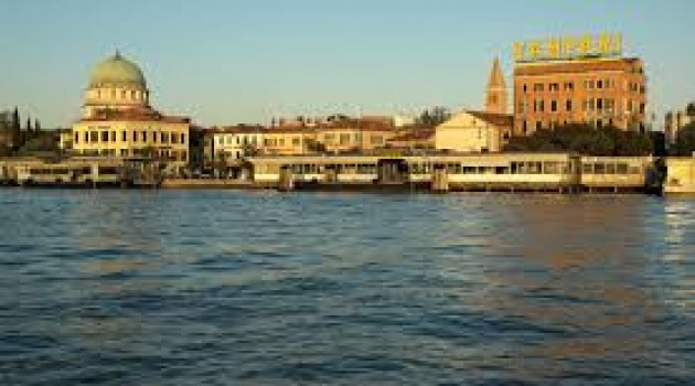 The Italian Hotel School: Formazione nel settore turistico al Lido di Venezia The Italian Hotel School: Formazione nel settore turistico al Lido di Venezia