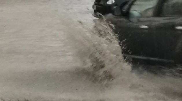 Continuiamo a fare acqua da ogni dove Continuiamo a fare acqua da ogni dove