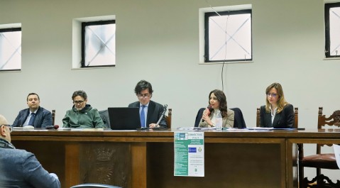 Comuni in Rete – Nuove progettualità per Territori e Comunità. Seminario Connecting Italy a Mondragone Comuni in Rete – Nuove progettualità per Territori e Comunità. Seminario Connecting Italy a Mondragone